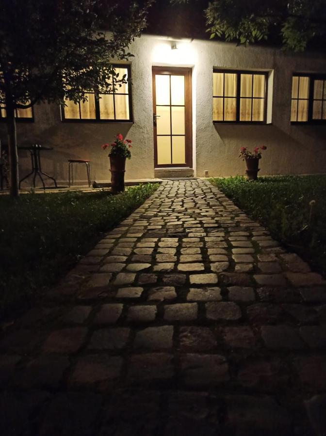 Courtyard Studio Oradea Ngoại thất bức ảnh
