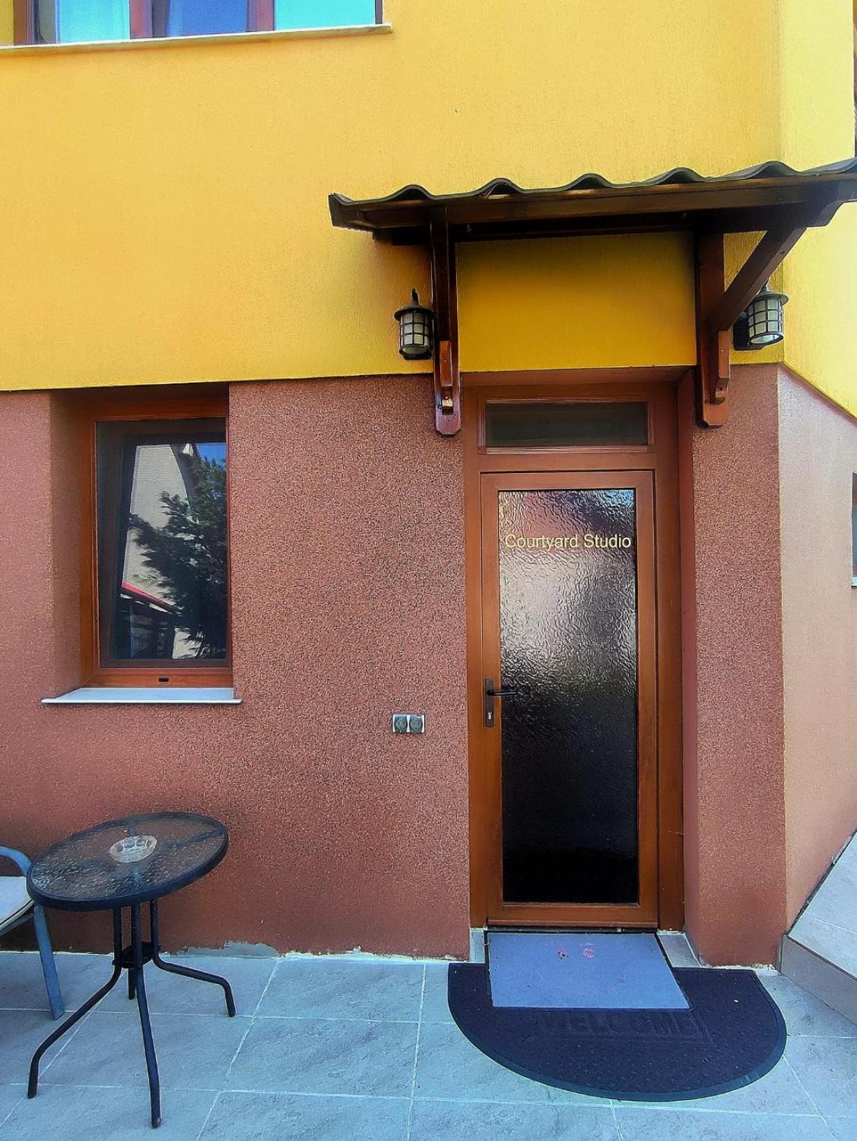 Courtyard Studio Oradea Ngoại thất bức ảnh