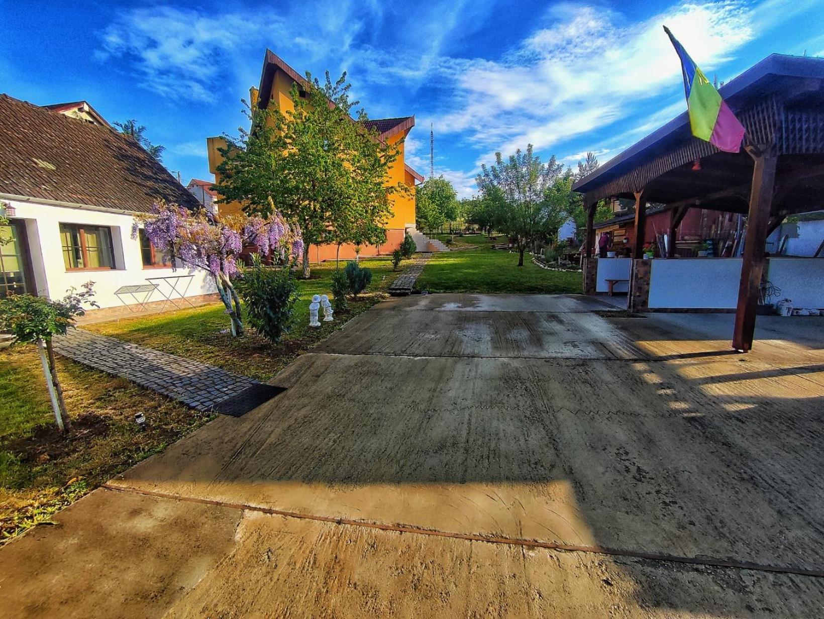Courtyard Studio Oradea Ngoại thất bức ảnh